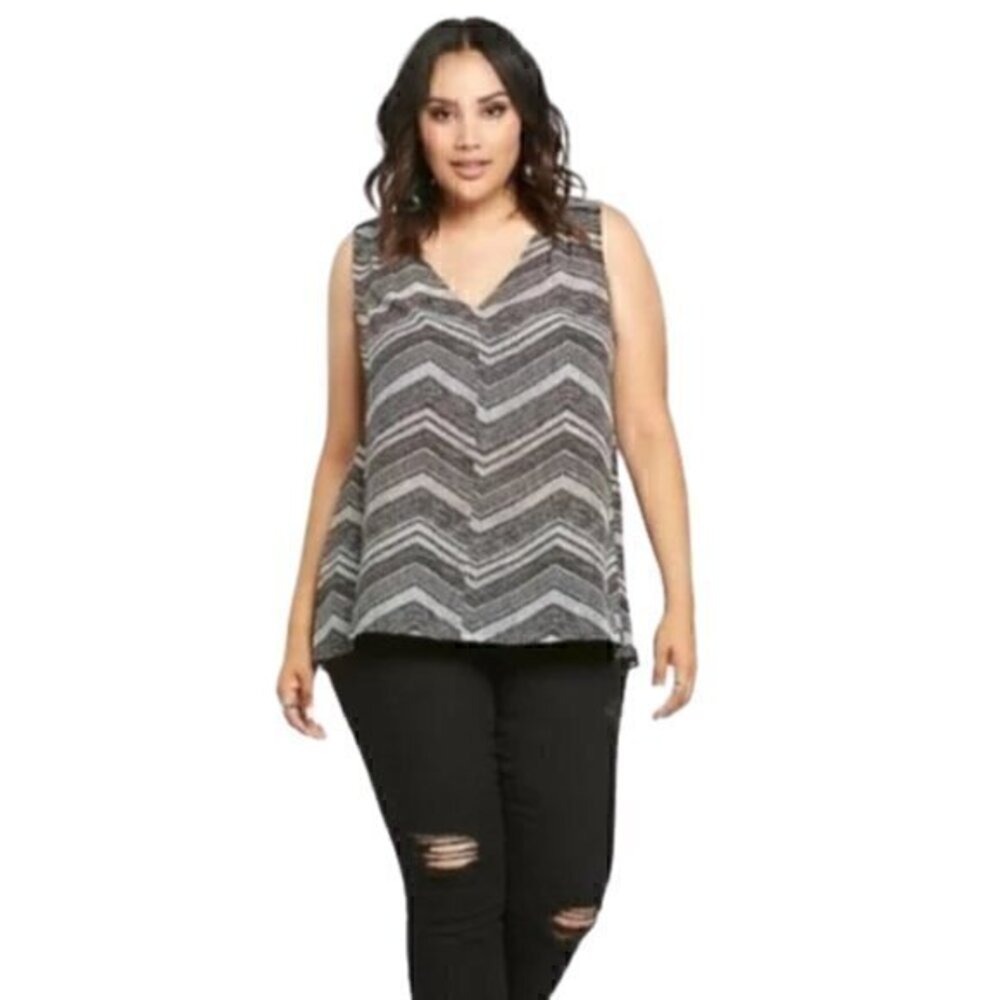 [Torrid] V-neck Sleeveless Blouse - Size 0